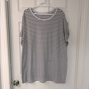 Torrid 4 Black and White Striped Short Sleeve Tee